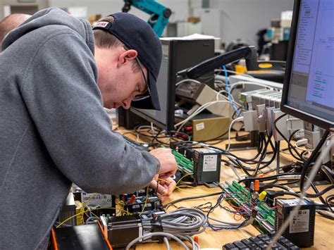 Computer engineering technology .